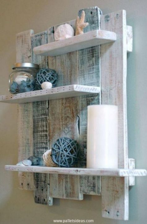 Creative Bathroom, Beach Bathroom Decor, Pallet Wall, Beach Bedroom, Beach House Interior, Beach Bathrooms, Pallet Ideas, Pallet Wood, Wall Shelf