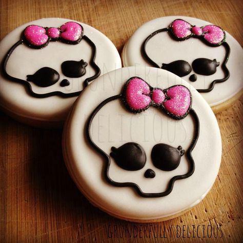 Monster High Sweet 16 Party, Monster High Wedding, Monster High Cookies, Monster High Cupcakes, Monster High Cake, Monster High Birthday Party, Cookie Decorating Supplies, Skull Cookies, Superhero Birthday Cake