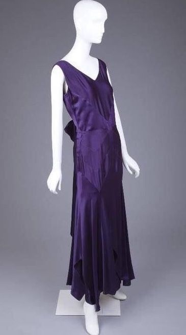 Jean Patou evening dress 1928. 1920s Dress Pattern, 1920s Outfits, 1920 Fashion, Jean Patou, Fashion Through The Ages, 1920's Fashion, Deco Fashion, 20th Century Fashion, 20s Fashion