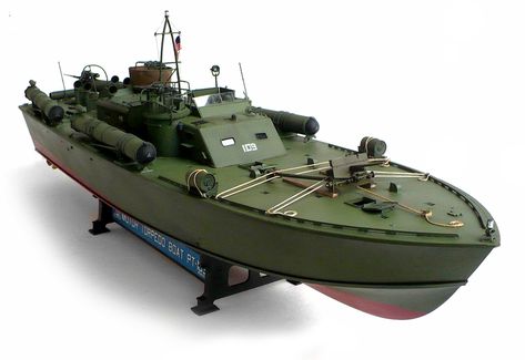 Here are some images of Italeri's 1/35 scale Motor Torpedo Boat PT 109. From Wikipedia" PT-109 was a PT boat (Patrol Torp... Torpedo Boat, Pt Boat, Brown Water, Build Your Own Boat, Us Navy Ships, Canadian Models, Boat Interior, Combat Art, Super Yachts