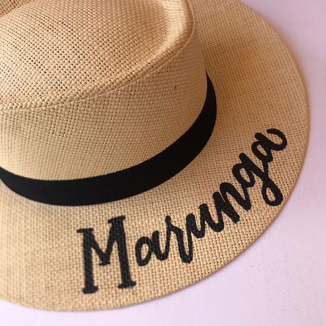 Sombreros personalizados estilo panamá pintados a mano ✍🏻 Disponibles en varios colores $850 . #sombrerospersonalizados#sombreros#personalizados#hechoamano#hechoconamor#hechoamanoconamor#lettering#letteringart#diadelpadre#diadelpadrerd#regalospersonalizados