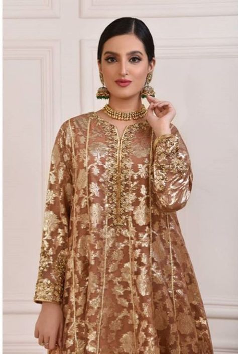 Casual Bridal Dress, Organza Suit, Suits Pakistani, Pakistani Formal Dresses, Pakistani Wedding Outfits, Pakistani Fashion Party Wear, Gold Canvas, Beautiful Pakistani Dresses, Bridal Dress Fashion