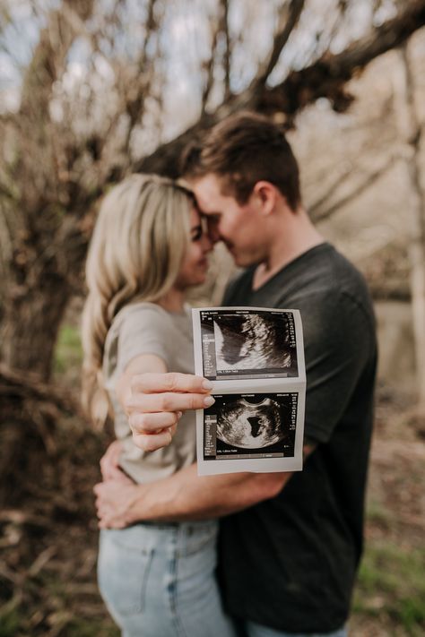 Baby Announcement, Gender Reveal Photos Inspo. Baby reveal. Maternity Photos, Baby Gender Reveal Photo ideas and inspiration, it's a girl, girl gender reveal photos, San Diego Family Photographer, Outdoor gender reveal, nature announcement husband and wife, quarantine baby, entering parenthood Sabrina Lynn Photo www.instagram.com/sabrinalynnphoto Gender Reveal Ideas Photos, Simple Gender Reveal Photoshoot, Pregment Photography Pictures, Simple Gender Reveal Photo Ideas, Backyard Pregnancy Announcement, Casual Baby Announcement Photo Ideas, Pregnancy Announcement Ultrasound Photo, Couple Baby Announcement Pictures, Gender Reveal Poses