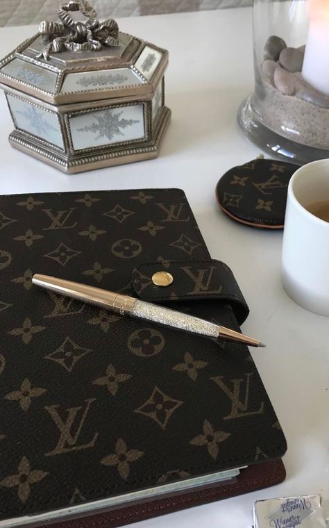 Budget Book Ideas, Louis Vuitton Planner, Vi Keeland, Zapatillas Veja, Law School Inspiration, Note Taking Tips, Healthy Budget, Movie Hacks, Louis Vuitton Agenda