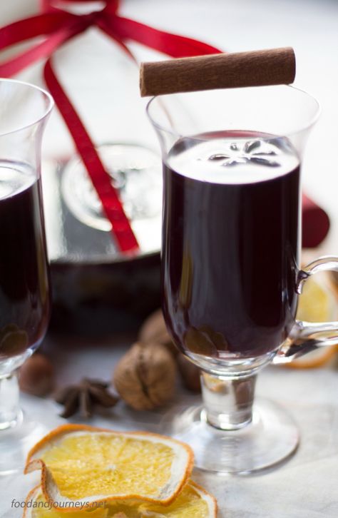 Mulled Wine. Perfect drink for the season of gathering with family and friends. Everyone will surely enjoy this warm winter drink. Forralt Bor, Mulled Wine Recipe, Hot Cocktails, Fancy Drinks, Winter Drinks, Pinot Grigio, Mulled Wine, Izu, Grog