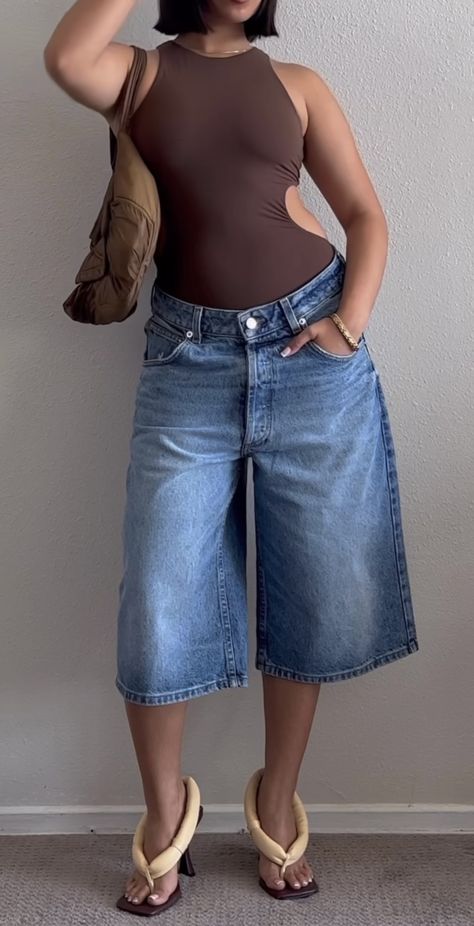 Long Shorts Outfits Aesthetic, Jorts Outfit, Young Adult Fashion, Earthy Outfits, High Fashion Outfits, Streetwear Fashion Women, Cute Simple Outfits, Outfit Inspo Fall, Long Shorts