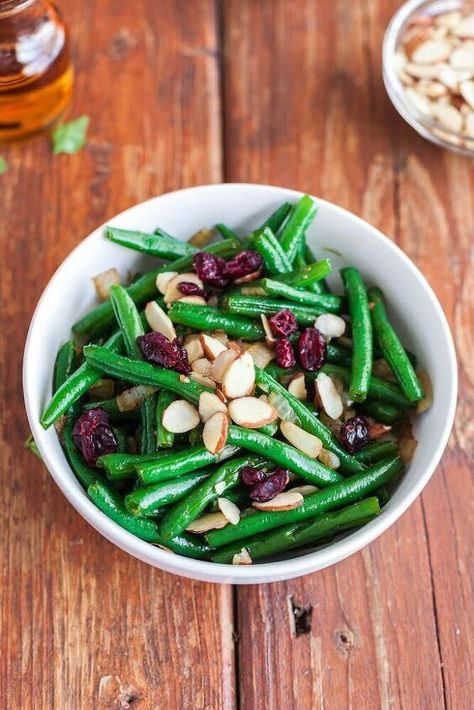 Bourbon Maple Glazed Green Beans | Foodtalk Glazed Green Beans, Holiday Green Beans, Green Bean Recipe, Green Beans Side, Green Bean Dishes, Green Beans Side Dish, Easy Green Beans, Beef Pies, Cut Out Cookie Recipe