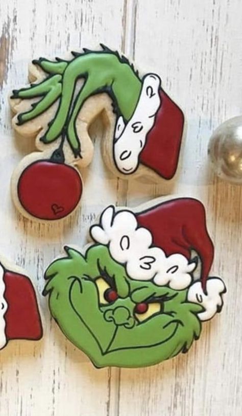 Cindy Lou Who Cookies, Grinch Christmas Cookies Decorated, Grinch Royal Icing Cookies, Grinch Decorated Cookies, Grinch Sugar Cookies Decorated, Gnome Christmas Cookies, The Grinch Cookies, Grinch Cookies Decorated, Grinch Christmas Cookies