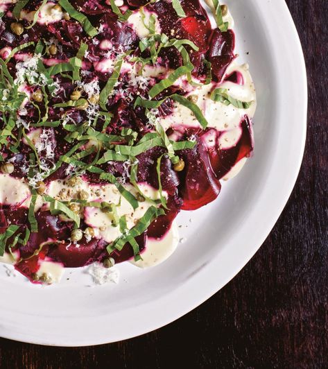 Salt-Cured Beet Carpaccio [Vegan] - One Green PlanetOne Green Planet Beet Carpaccio, Recipes With Veggies, Roasted Garlic Dressing, Vegetarian Fall Recipes, Veggie Options, Food Monster, American Thanksgiving, Cool Food Ideas, Vegan Appetizer