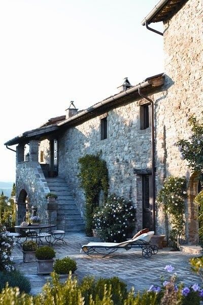 Le case di campagna più belle Style Toscan, 카페 인테리어 디자인, Italian Home, Italian Villa, Stone Walls, Tuscan Style, Old Stone, Stone Houses, Tuscany Italy