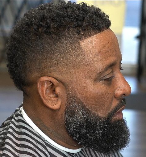 Chin Strap Beard Style, Black Hair Fade, Fade Mohawk, Male Haircuts, Mohawk For Men, Barbershop Ideas, Men Beards, Taper Fade Curly Hair, Beard Cuts