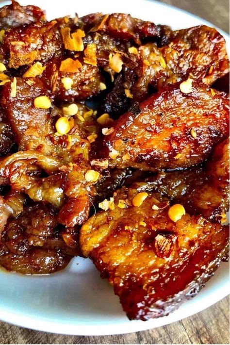 Sweet spicy pork belly made with fresh garlic, ginger and chilli pepper flakes. Very simple recipe to follow for great crispy pork. Keto Pork Belly, Korean Pork Belly, Korean Pork, Keto Pork, Grilled Foods, Lemon Cookies Recipes, Slow Cooked Pork, Crispy Pork Belly, Shrimp Recipes For Dinner