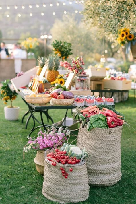 wedding garden party inspiration Farmers Market Wedding, Provencal Decor, Italian Flowers, French Party, Garden Party Decorations, Wedding Buffet, Market Garden, Wedding Marketing, Lavender Roses