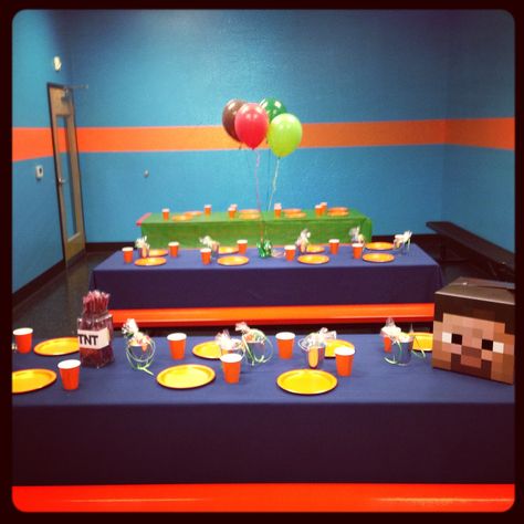 table mindcraft decor Table Minecraft, Decor Minecraft, Minecraft Birthday, Poker Table, Birthday Theme, Pool Party, Poker, Minecraft, Make Up