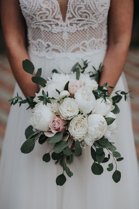 Wedding Bouquet Peonies, Peony Bouquet Wedding, Bridal Bouquet Flowers, Hand Bouquet, Bride Bouquets, Bouquet Wedding, Diy Wedding Decorations, Flower Bouquet Wedding, Just Married