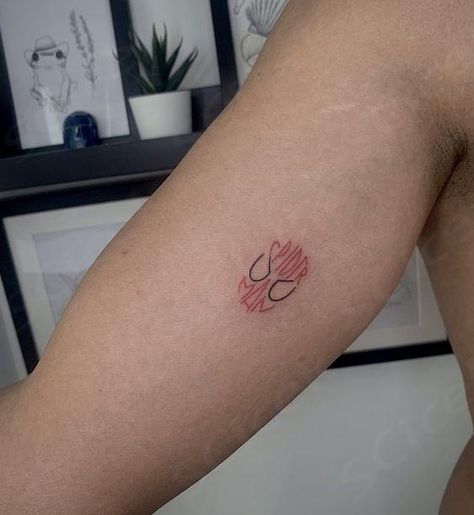 minimal spiderman tattoo / minimal tattoo / spiderman tattoo ideas / tattoo ideas Spiderman Tiny Tattoo, Minimalist Spiderman Tattoo, Tattoo Spiderman, Spiderman Tattoo, Tattoo Minimal, Memorial Tattoo, Symbol Tattoos, Mehendi Designs, Minimal Tattoo