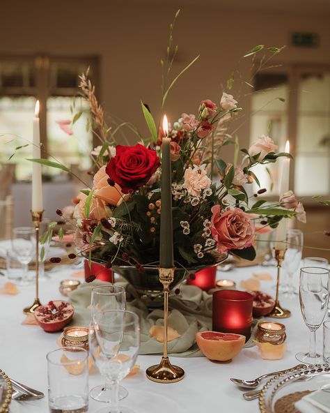 Orange Centrepiece Wedding, Floral And Fruit Centerpieces, Candles And Fruit Centerpiece, Fruit Centre Piece Table Settings, Orange And Grapefruit Centerpiece, Orange Floral Tablescape, Citrus Fragrance, Uk Fashion, Wedding Reception