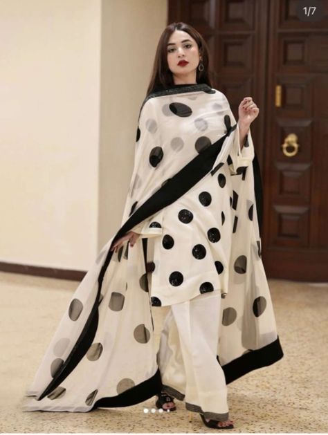 Simple Kurti, Yumna Zaidi, Pakistani Style, Desi Fashion Casual, Pakistani Fancy Dresses, Pakistani Fashion Party Wear, Beautiful Pakistani Dresses, Modest Dresses Casual, Dress Design Patterns