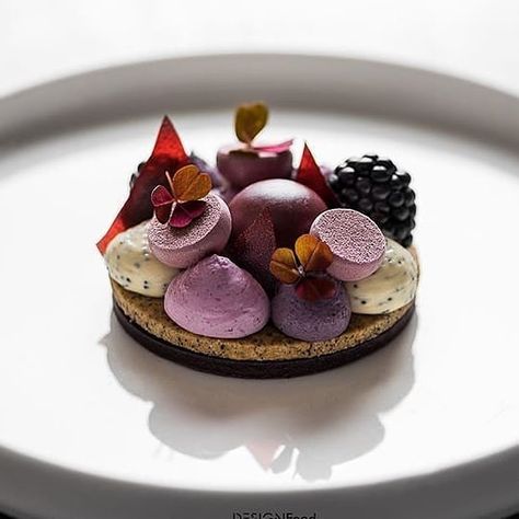 Michelin Star Food Desserts, Five Star Food Plating, Michelin Star Plates, Michelin Star Appetizer, Michelin Star Plating, Michelin Dessert Plating, Michelin Star Desserts, Fine Dining Desserts Michelin Star, Fine Dining Plating Michelin Star