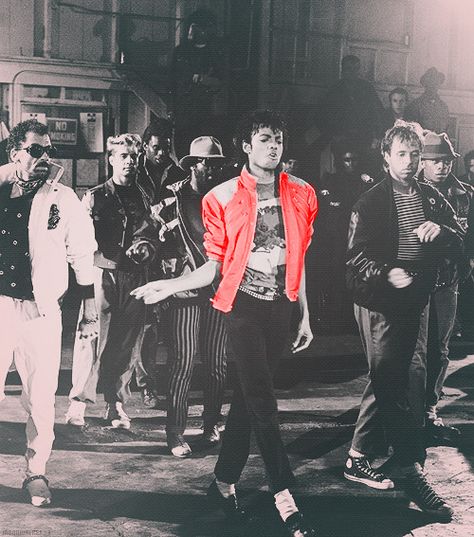 Michael Jackson Beat It, Beat It Michael Jackson, Eighties Fashion, Michael Jackson Art, Michael Jackson Thriller, Joseph Jackson, Michael Jackson Pics, King Of Music, Flash Mob