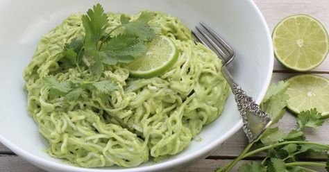 Creamy Vegan Cilantro Lime Noodles! Just 15 minutes to make! So quick and easy, and made with ingredients you probably already have on hand. True Food Kitchen Recipes, Lime Noodles, Recipe Tofu, True Food Kitchen, Low Carb Noodles, Herb Roasted Potatoes, Shirataki Noodles, Lime Recipes, Tofu Recipe