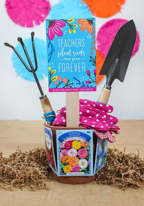 Teacher Appreciation Diy, Easy Teacher Gifts, Teachers Appreciation Week Gifts, Appreciation Gifts Diy, Teacher Gift Baskets, Teacher Treats, Teacher Appreciation Gifts Diy, Cute Teacher Gifts, Teachers Diy