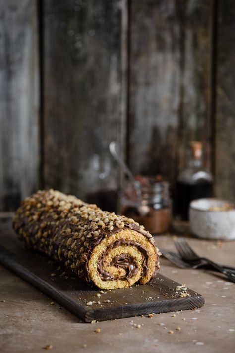 Orange Chocolate Swiss Roll Orange Swiss Roll, Chocolate Swiss Roll Cake, Swiss Roll Cake Recipe, Roulade Cake, Roll Cake Recipe, Swiss Roll Cakes, Chocolate Swiss Roll, Cardamom Cake, Swiss Roll Cake