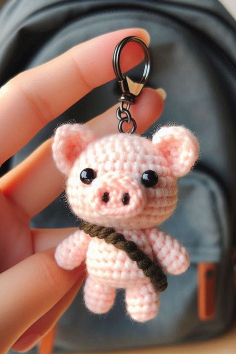 Crochet a cute pig keychain with this easy amigurumi pattern. Perfect for beginners and ideal for gifting! Crochet Pig Keychain, Pig Crochet Pattern Free, Crochet Keychain Pattern Free, Crochet Pig Pattern, Pig Crochet, Stuffed Crochet, Stuff Toy, Keychain Amigurumi, Pig Keychain