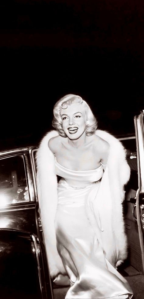 Merlyn Monroe Wallpaper Iphone, Marilyn Monroe Lockscreen, Marilyn Monroe Wallpaper Vintage, Marilyn Monroe Wallpaper Iphone, Marilyn Monroe Wallpaper Aesthetic, Marilyn Monroe Aesthetic Vintage, Marilyn Monroe Aesthetic Wallpaper, Marilyn Monroe Wallpaper, Marilyn Monroe Artwork