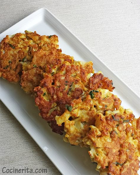 23 Insanely Clever Ways To Eat Cauliflower Instead of Carbs #Nhammm Cauliflower Fritters, Cauliflower Dishes, Munnar, God Mat, Think Food, Cauliflower Recipes, Veggie Dishes, Spaghetti Squash, Vegetable Dishes