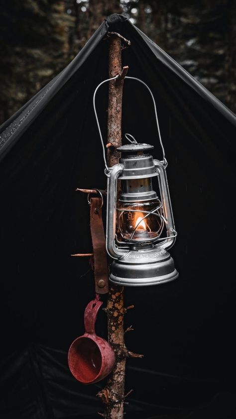 Vintage Camping Aesthetic, Vintage Camping Photos, Alaska Camping, Lantern Camping, Fireplace Video, Vintage Adventure, Food Knowledge, Doomsday Survival, Bush Craft