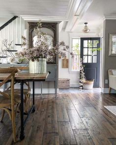 Casa Country, Wooden Floors, Farmhouse Interior, Style At Home, A Living Room, Farmhouse Living, Farmhouse Design, Home Fashion, Cheap Home Decor