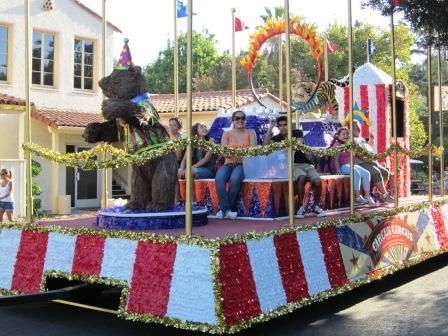 Float Themes, Circus Theme Decorations, Christmas Floats, Circus Parade, Carnival Floats, Pep Club, Fire Princess, Homecoming Floats, Christmas Parade Floats