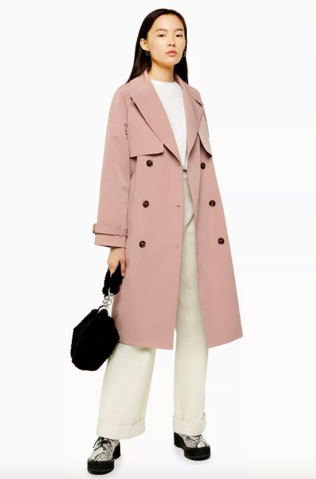 4 Trends Anna Wintour Loved Last Year—and 3 She Hated | Who What Wear UK Pink Trench Coat Outfit, Pink Trench Coat, Pink Stitch, Trench Coat Outfit, Leopard Print Leggings, Wearing All Black, Coat Outfit, Anna Wintour, Pink Coat