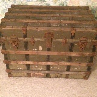 Old Steamer Trunk Ideas, Steamer Trunk Ideas Repurposed, Steamer Trunk Ideas, Old Trunk Redo, Vintage Trunks Makeover, Steamer Trunk Makeover, Trunk Redo, Antique Trunk Restoration, Trunk Restoration