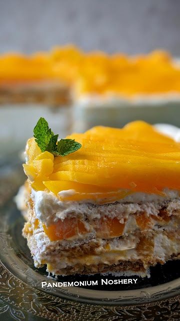 Mango Float - Filipino Icebox Cake Mango Float Filipino Recipe, Mango Float Filipino, Dessert Filipino, Mango Float, Refrigerator Cake, Icebox Cakes, Float Recipes, Mango Dessert Recipes, Filipino Recipe