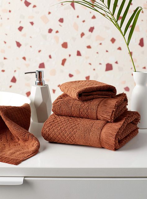 Terracotta Bathroom Decor, Terracotta Towels, Terracotta Bathrooms, Terracotta Terrazzo, Melanin Haircare, Terracotta Bathroom, Monochromatic Scheme, Cheap Dorm Decor, Towels Bathroom