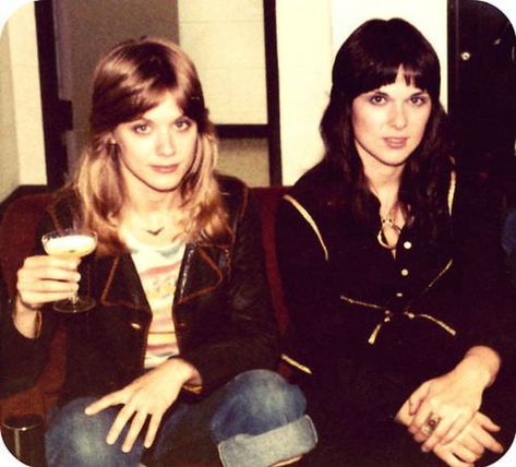 The Heart Band Sisters: 33 Lovely Pics of Ann and Nancy Wilson Together in the 1970s and 1980s ~ vintage everyday Ann And Nancy Wilson, Nancy Wilson Heart, Wilson Sisters, Ann Wilson, Nancy Wilson, The Dandelion, Heart Band, Women Of Rock, Sisters By Heart