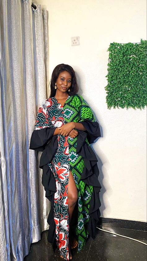 Simple kaftan dress with ruffles diy tutorial Simple Kaftan, Boubou Styles, Flowing Gown, Nigerian Outfits, Bubu Gown Styles, Stylish Naija, African Party Dresses, African Print Maxi Skirt, Kaftan Designs