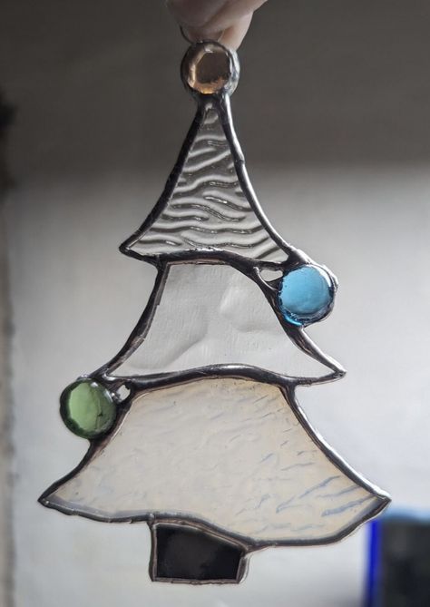 Stained Glass Holiday Patterns, Stained Glass Tree Ornaments, Christmas Stained Glass Ideas, Stained Glass Christmas Patterns, Christmas Stained Glass Patterns, Stained Glass Christmas Ornaments, Stained Glass Christmas Tree, Christmas Stained Glass, Christmas Orniments