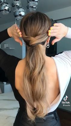 Ponytail Hairstyles Easy, Hair Upstyles, Easy Hair Updos, Hair Braid Videos, Trendy Hairstyle, Peinados Fáciles Para Cabello Corto, Hair Up Styles, Hair Ponytail Styles, Bun Hairstyles For Long Hair