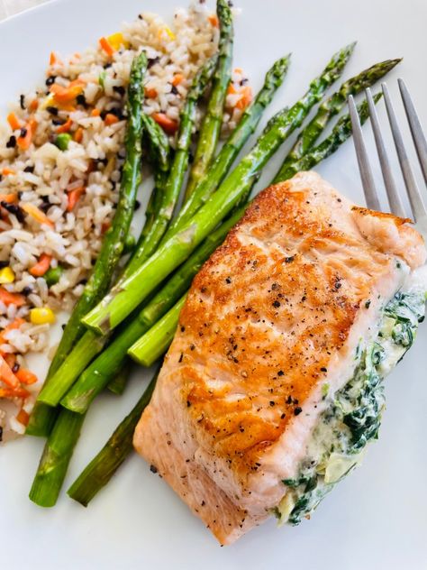 Spinach and Artichoke Salmon features seared salmon fillets with a creamy spinach and artichoke filling that doubles as a sauce. Artichoke Salmon, Artichoke Stuffed, Flavored Cream Cheeses, Stuffed Salmon, Taco Stuffed Peppers, Salmon Seasoning, Chicken And Wild Rice, Fennel Salad, Seared Salmon