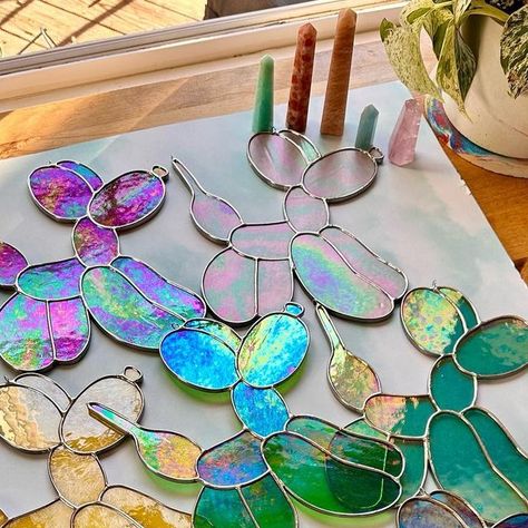 Cool Stained Glass Art, Stained Glass Welcome Sign, Funky Stained Glass Art, Fused Glass Suncatcher Ideas, Stained Glass Sign, Stained Glass Inspiration, Stained Glass Scraps Ideas, Cool Stained Glass Ideas, Stainglass Ideas