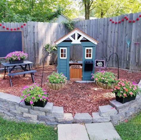 Kids Play House Landscaping, Backyard Kid Friendly Ideas, Backyard Playhouse Landscaping, Playhouse Landscaping, Toddler Outside Play Area, Kids Garden Play Area, Backyard Play Spaces, Kid Friendly Backyard, Play Area Backyard