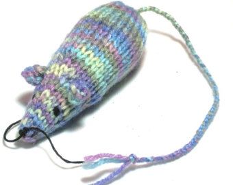 Cat Toy Mouse, Catnip Mouse, Knitted Toys Free Patterns, Animal Knitting Patterns, Knitted Cat, Cat Mouse, Catnip Toys, Moustaches, Pastel Stripes