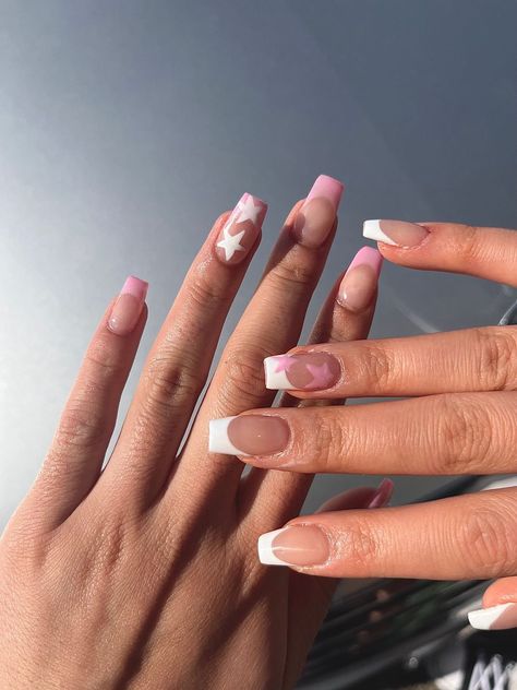 French Tip With Design Coffin, Nail Inspo Medium Length Square, Square Acrylic Nails Classy, Square Nails With Stars, Coffin French Tip Nails With Design, French Tip Nails With Stars, 444 Nails, Pink And White French Tip, Summer Coffin Nails