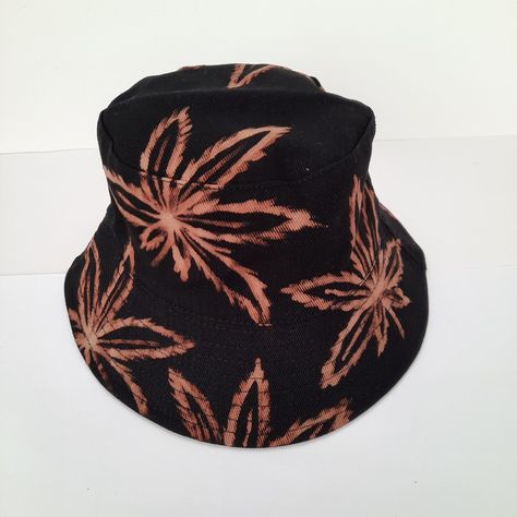 Bucket Hat Custom, Crochet Bucket Hat Ideas, Painted Bucket Hat, Bucket Hat Patterns, Bucket Hat Ideas, Bucket Hat Aesthetic, Bleach Designs, Custom Bucket Hats, Bucket Hat Fashion