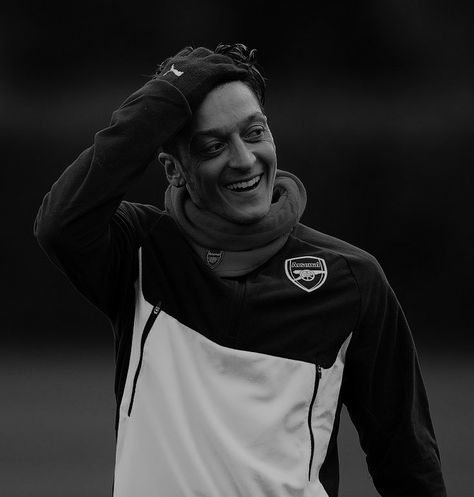 Mesut Ozil Arsenal, Ozil Mesut, Soccer Drawing, Cristiano Ronaldo Style, Messi Vs, Amazing Spiderman Movie, Football Icon, Bad Boy Aesthetic, Beard Styles For Men