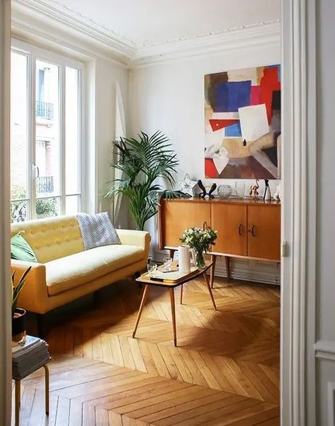 Yellow Sofa, Interior Vintage, Mid Century Modern Living, Mid Century Modern Living Room, Deco Retro, European Design, Retro Home Decor, I Can't Wait, A Living Room