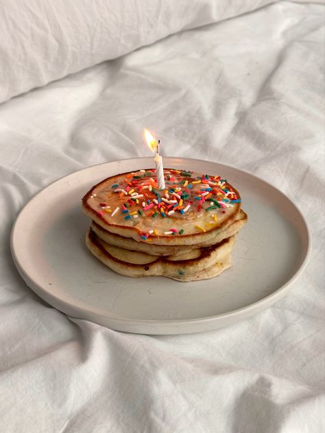 birthday cake inspo, birthday pancakes, confetti pancakes, birthday morning #birthday #birthdaygirl #birthdaypartyideas #birthdaycakeideas #pancakes #confetti #bedroom #bedroomdecorideas Pancakes For Birthday, Confetti Bedroom, Birthday Morning Aesthetic, Birthday 21 Ideas, Pancake Birthday Cake, Cake Inspo Birthday, Confetti Pancakes, Pancakes Birthday, Pancake Birthday